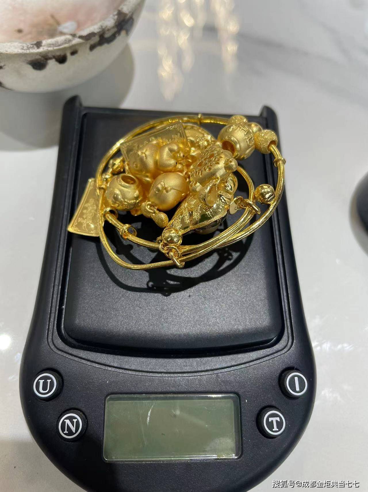连云港最新24小时上门回收金价方法分析(最方便真实的连云港24小时上门回收黄金方法)